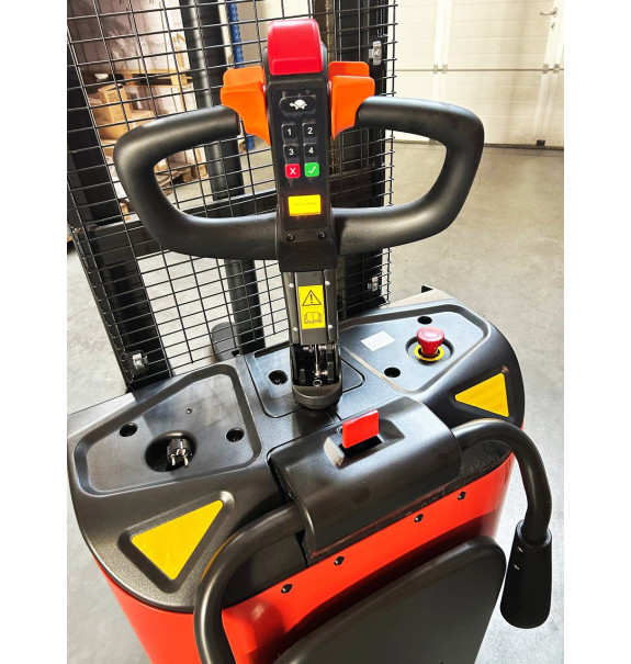 Електричний штабелер GTM PSE15-C 3600 самохідний 1,5т 3,6м AGM